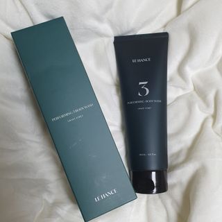 르핸스 퍼포밍 3 바디워시 비반트포렛/베티버포그 — 4점을 준 리뷰어가 2023년 1월 올린 사용 사진