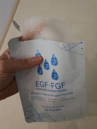 Dr.느루벗 느루벗 EGF FGF 스킨 리커버리 마스크 10장 — 5점을 준 리뷰어가 2021년 3월 올린 사용 사진