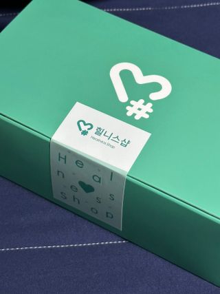 힐니스북 [힐마이넥]   거북목 통증완화를 위한 휴대용 목 안마기 — 5점을 준 리뷰어가 2022년 12월 올린 사용 사진
