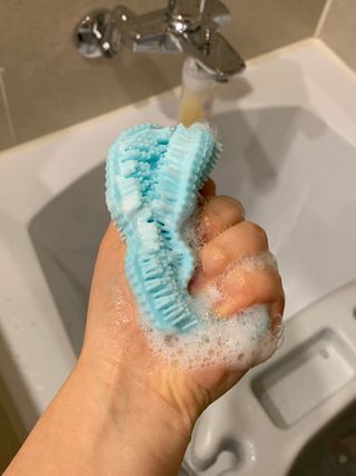 mom e 맘이 내추럴 베이비 케어 샴푸앤바스+로션 — 4.5점을 준 리뷰어가 2021년 1월 올린 사용 사진