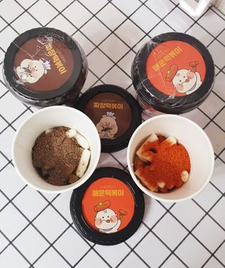 유비쿡 컵떡볶이 매운컵떡볶이2개/ 짜장컵떡볶이 2개  총 4개세트 — 5점을 준 리뷰어가 2021년 2월 올린 사용 사진