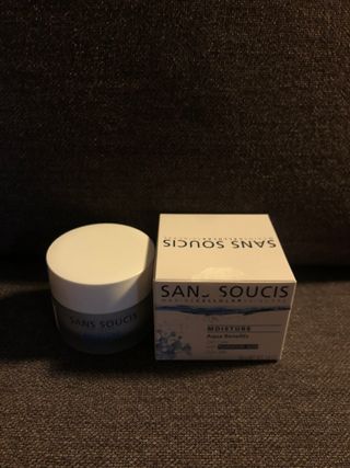 산수시 아쿠아 베네핏 24h 수부지 물광 속건조 수분크림 50ml — 5점을 준 리뷰어가 2021년 8월 올린 사용 사진