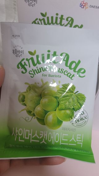 [복음자리] 바리스타 패키지 2종 랜덤발송 (딸기스무디 스틱+샤인머스캣에이드 or 망고스무디+자몽에이드) — 5점을 준 리뷰어가 2022년 7월 올린 사용 사진