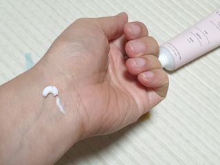 러브모아 향수 고체향수 승무원 고체향수 바르는 향수 니치향수 도손 우드세이지 앤 씨솔트 — 5점을 준 리뷰어가 2022년 12월 올린 사용 사진