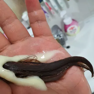★N쇼핑 헤어팩 1위★ 리하 에그 화이트 극손상 무실리콘 트리트먼트 헤어팩 — 5점을 준 리뷰어가 2022년 6월 올린 사용 사진