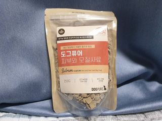 도그퓨어 피부와모질/혼합유산균/글루코사민 유기농 로스팅 사료 — 5점을 준 리뷰어가 2021년 9월 올린 사용 사진
