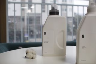 [생활공작소] 섬유유연제 + 세탁세제 1.5L 릴리향 — 4.5점을 준 리뷰어가 2021년 2월 올린 사용 사진
