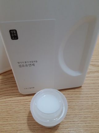 [생활공작소] 섬유유연제 + 세탁세제 1.5L 릴리향 — 5점을 준 리뷰어가 2021년 2월 올린 사용 사진