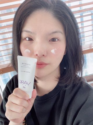 바르셀 톤업 무기자차 자외선차단제 순한 선크림 인텐시브 선 젠 50ml — 5점을 준 리뷰어가 2021년 11월 올린 사용 사진