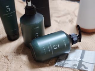 르핸스 퍼포밍 5 샴푸 비반트 포렛/베티버 포그 — 5점을 준 리뷰어가 2022년 12월 올린 사용 사진