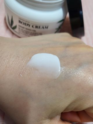 버텍스넘버원 버텍스 넘버원 햄프씨드오일 핸드밤, 바디크림 — 5점을 준 리뷰어가 2022년 3월 올린 사용 사진