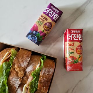 [롯데칠성] 야채듬뿍 더'진한 [롯데칠성] 야채는 이제 COLORFULL! 야채듬뿍  더 진한 레드 4개 +퍼플 4개 (총 8개) — 5점을 준 리뷰어가 2023년 6월 올린 사용 사진