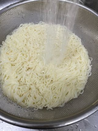 [한면원] 비빔국수 2인분 — 3.5점을 준 리뷰어가 2022년 8월 올린 사용 사진