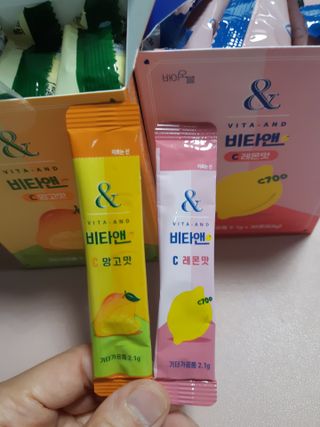 비타앤C 레몬맛, 망고맛 — 5점을 준 리뷰어가 2021년 5월 올린 사용 사진