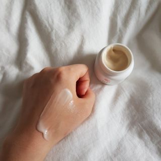 AYU25[아유트웬티파이브]다마스크로즈워터 베이스 천연 수분 촉촉 크림 — 4점을 준 리뷰어가 2021년 3월 올린 사용 사진