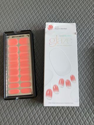 데싱디바 글레이즈 젤네일 그라데이션 네일_5종 중 택 1 — 5점을 준 리뷰어가 2021년 8월 올린 사용 사진