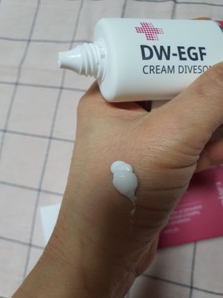 이지듀 DW-EGF 크림 다이브좀_콜라겐이 쏙쏙, 탄력피부로 다이빙 — 4점을 준 리뷰어가 2021년 2월 올린 사용 사진