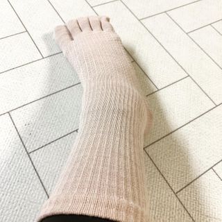 카우아이 필라테스 기어 / 스튜디오 운동을 도와주는 일체형 논슬립 발가락 양말 — 5점을 준 리뷰어가 2021년 2월 올린 사용 사진