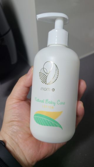 mom e 맘이 내추럴 베이비 케어 샴푸앤바스+로션 — 5점을 준 리뷰어가 2021년 1월 올린 사용 사진