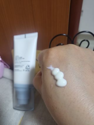 [스킨1004] 마다가스카르 센텔라 히알루-시카 워터핏 선세럼 50ml — 5점을 준 리뷰어가 2024년 5월 올린 사용 사진