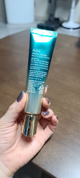 [NEW 탄력유턴 아이크림] AHC 유스 래스팅 리얼 아이크림 포 페이스 — 5점을 준 리뷰어가 2021년 2월 올린 사용 사진