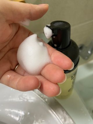 헤어플러스 콴디 아침세안제 폼클렌징 퓨어 어니스티 모닝클렌저 — 4.5점을 준 리뷰어가 2021년 7월 올린 사용 사진