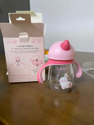 유비맘 트라이탄 코니빨대컵_컬러 랜덤 발송 — 5점을 준 리뷰어가 2021년 4월 올린 사용 사진