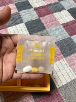 네이처셋 멀티비타민 종합비타민팩 1개월분 — 5점을 준 리뷰어가 2021년 6월 올린 사용 사진