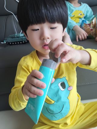 치과에서 쓰는 치약 _ 라벨제로 저불소 꼬마, 키즈, 유아, 베이비, 주니어 안전한 어린이치약 — 4점을 준 리뷰어가 2023년 3월 올린 사용 사진