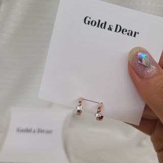 [골드앤디어] 14K 사선 큐빅 원터치 귀걸이_3color — 5점을 준 리뷰어가 2021년 6월 올린 사용 사진