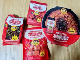 [서울시스터즈] CU 김치 4총사 세트-김치볶음밥, 김치큐브닭, 김치바삭김, 김치아몬드 — 3점을 준 리뷰어가 2021년 10월 올린 사용 사진