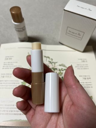 더사가오브수 [사가수] 효혜윤 보태니컬 에너지 에센스인로션 20ml /아이포올 스틱 3g — 5점을 준 리뷰어가 2023년 3월 올린 사용 사진