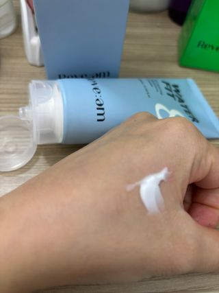 나우 [리브엠]피부 속부터 겹겹이, 촘촘하게! 워터핏8중 수분착붙 크림 — 5점을 준 리뷰어가 2024년 12월 올린 사용 사진