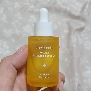 체르엠 스템앤셀 비타민 브라이트닝 에센스 30ml 1개 — 4점을 준 리뷰어가 2021년 11월 올린 사용 사진
