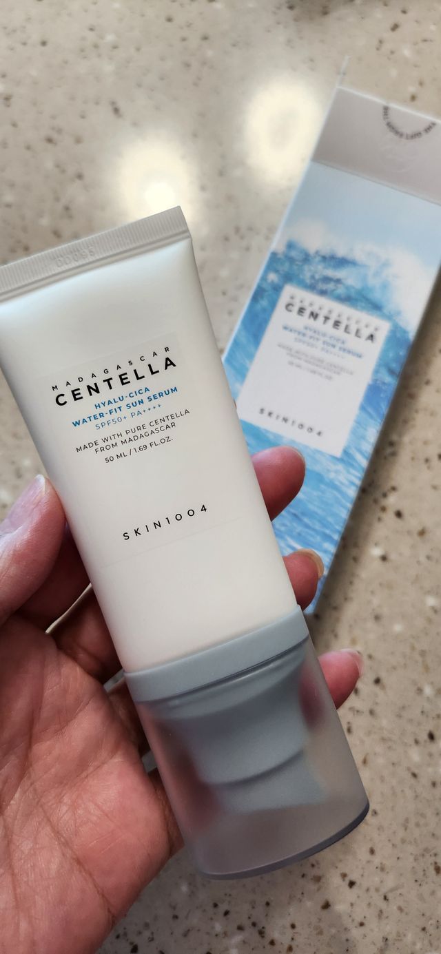 [스킨1004] 마다가스카르 센텔라 히알루-시카 워터핏 선세럼 50ml 리뷰 사진