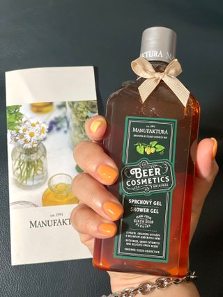 체코 비건화장품 마뉴팍투라 향좋은 맥주 샤워젤 (300ml) — 5점을 준 리뷰어가 2022년 6월 올린 사용 사진