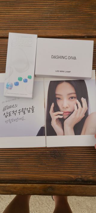 데싱디바 글레이즈 젤네일 네온체크 네일_4종 중 택 1 — 5점을 준 리뷰어가 2021년 9월 올린 사용 사진