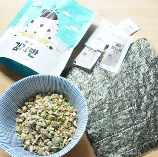 해풀잎 누구나 김밥*1ea [(혼합야채 35g *1ea,  김밥김 (5g, 5ea),  양념간장 (6g, 5ea), 참기름(5g, 2ea)] — 4점을 준 리뷰어가 2022년 5월 올린 사용 사진