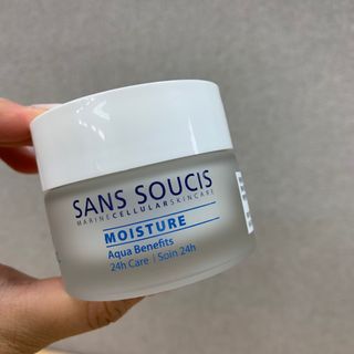 산수시 아쿠아 베네핏 24h 수부지 물광 속건조 수분크림 50ml — 5점을 준 리뷰어가 2021년 8월 올린 사용 사진