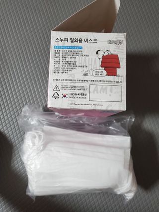 JHWORLD 스누피 마스크 정품 스누피 닥터클린 국내 아동용 성인용 3중 MB필터 일회용 덴탈마스크 50매 — 4점을 준 리뷰어가 2021년 8월 올린 사용 사진