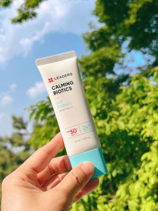 리더스코스메틱 리더스 카밍 바이오틱스 선 에센스 SPF 50+ PA++++ — 5점을 준 리뷰어가 2022년 5월 올린 사용 사진