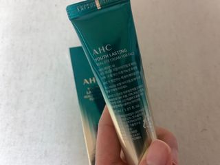[NEW 탄력유턴 아이크림] AHC 유스 래스팅 리얼 아이크림 포 페이스 — 4점을 준 리뷰어가 2021년 4월 올린 사용 사진
