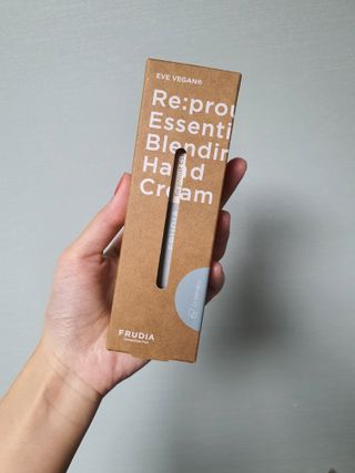 [후르디아] 끈적임 없는 착한성분 비건  핸드크림 3종 — 5점을 준 리뷰어가 2021년 10월 올린 사용 사진