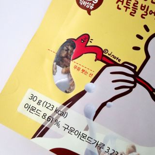 스낵스 와그작후루룩 3종_카카오2봉+아몬드2봉+딸기2봉 (총 6봉) — 5점을 준 리뷰어가 2024년 2월 올린 사용 사진