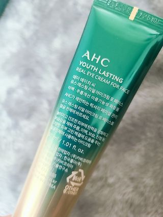 [NEW 탄력유턴 아이크림] AHC 유스 래스팅 리얼 아이크림 포 페이스 — 5점을 준 리뷰어가 2021년 2월 올린 사용 사진