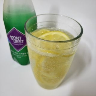 몽베스트 Montbest with Sparkling water Plain 20병 — 5점을 준 리뷰어가 2022년 5월 올린 사용 사진