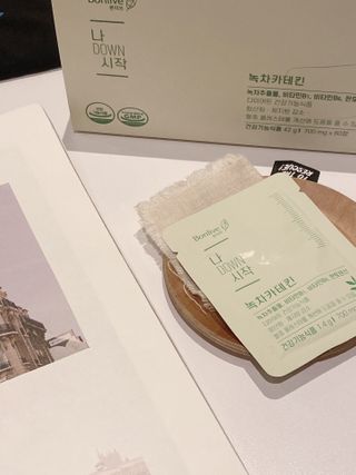 12월 15일 출시, 건강기능식품 브랜드 본리브 나 다운 시작 제품 3종 — 5점을 준 리뷰어가 2021년 2월 올린 사용 사진