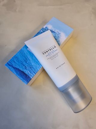 [스킨1004] 마다가스카르 센텔라 히알루-시카 워터핏 선세럼 50ml — 5점을 준 리뷰어가 2024년 5월 올린 사용 사진