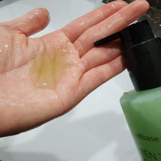 프리마인 메이크업과 들뜨는 각질까지 한방에 깐달걀로! 순하기까지한 셀베이스 그린티클렌저(200ml) — 5점을 준 리뷰어가 2023년 5월 올린 사용 사진