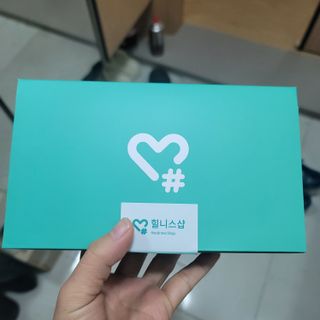 힐니스북 [힐마이넥]   거북목 통증완화를 위한 휴대용 목 안마기 — 5점을 준 리뷰어가 2022년 12월 올린 사용 사진